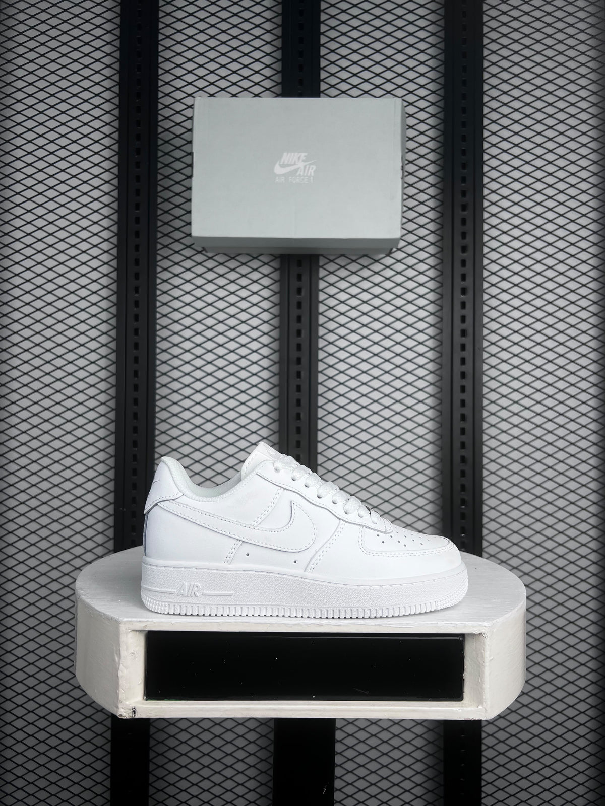 AIR FORCE 1 LOW TRIPLE WHITE