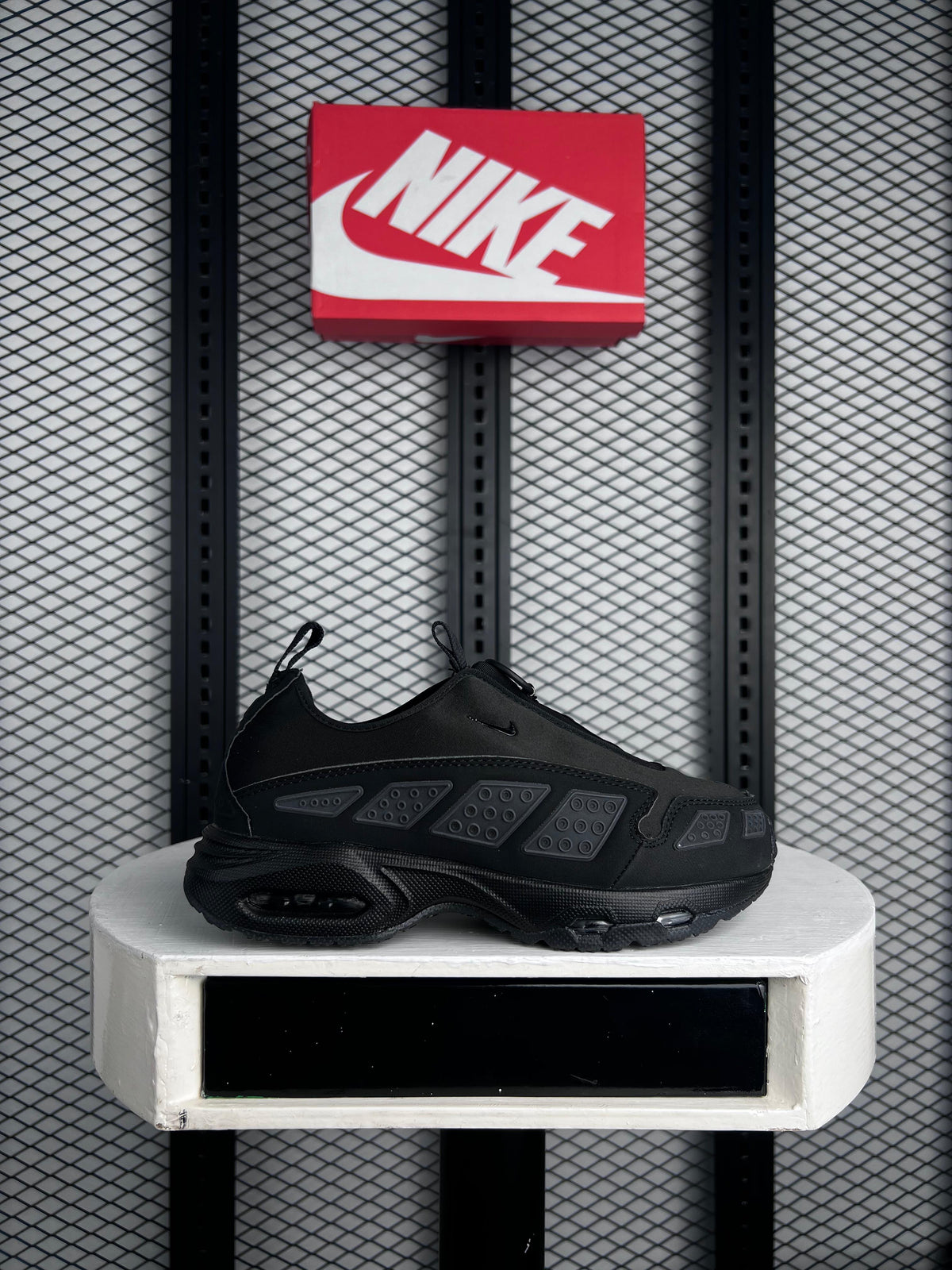 NIKE AIR MAX SNDR "TRIPLE BLACK"