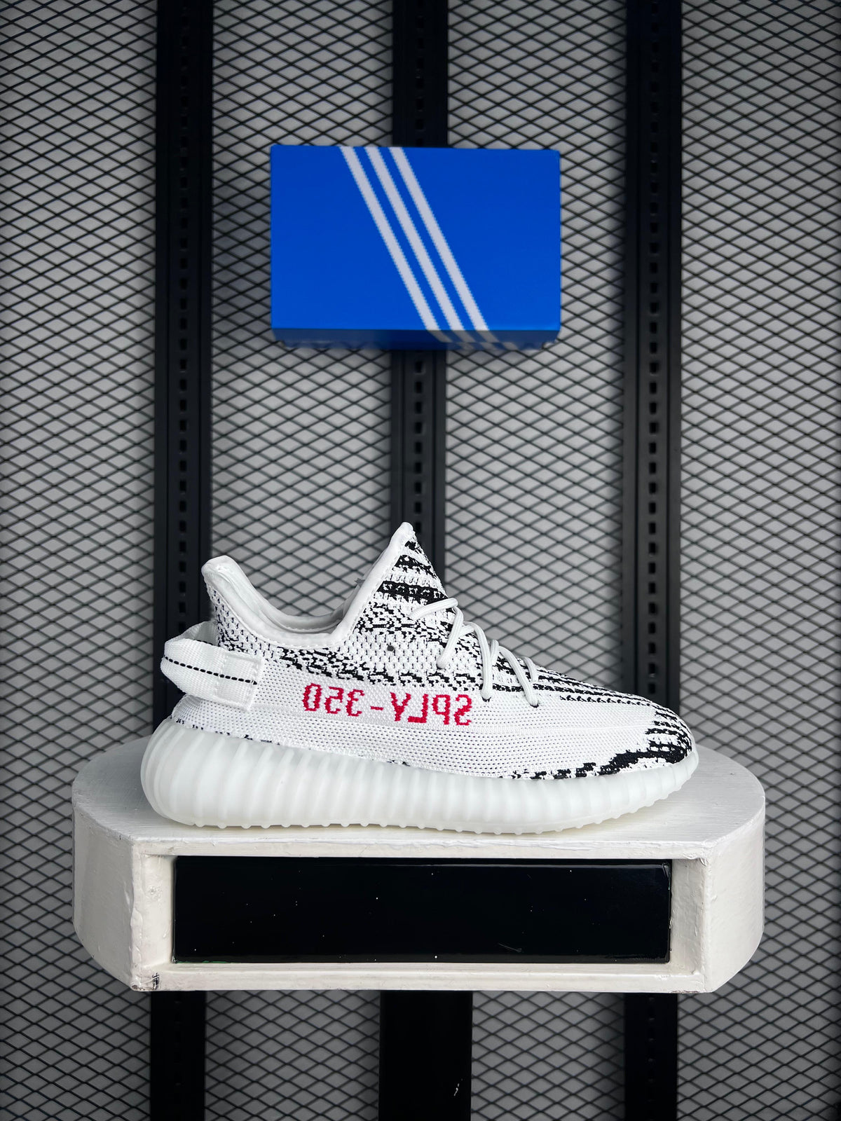 ADIDAS YEEZY BOOST 350 V2 ZEBRA